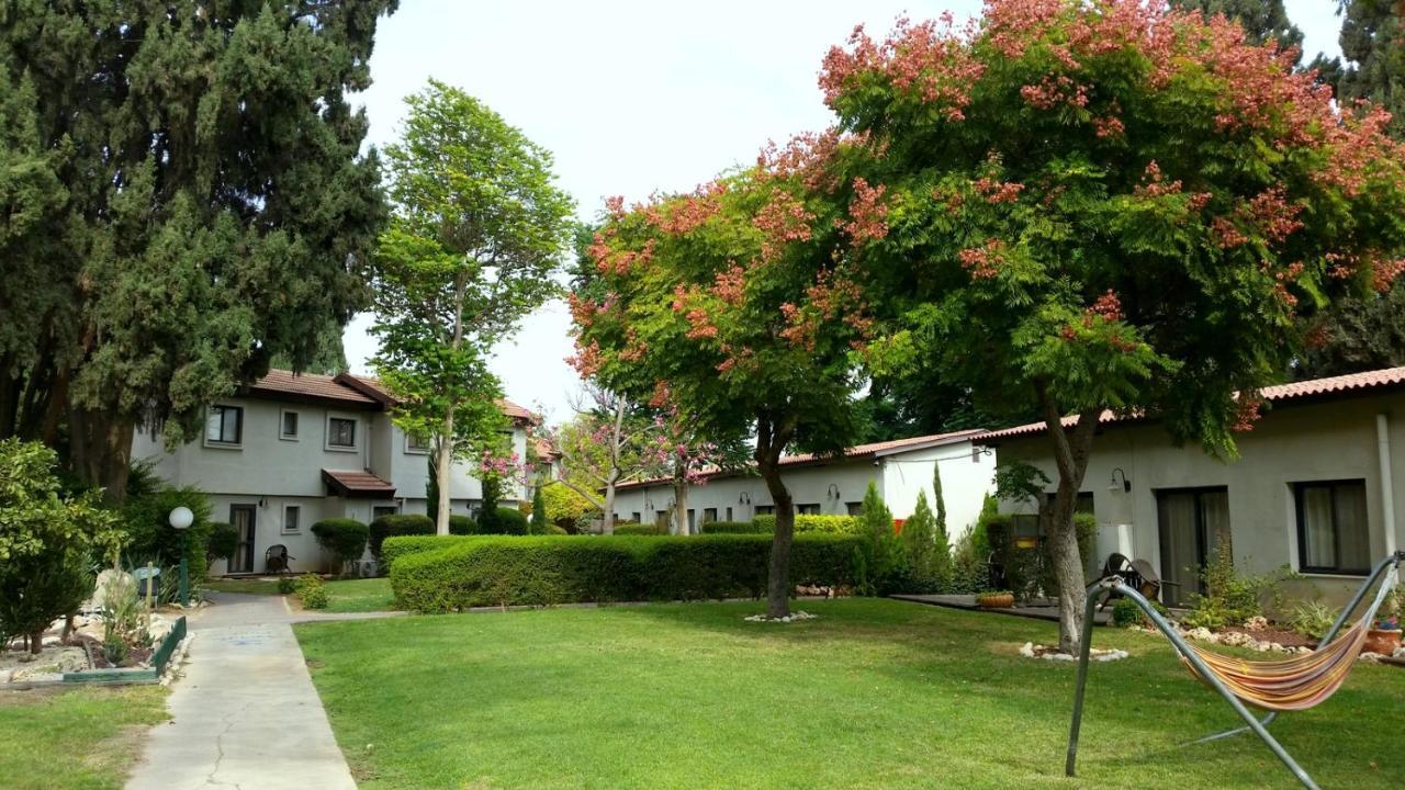 Degania Bet Kibbutz Country Lodging คินเนเร็ต ภายนอก รูปภาพ