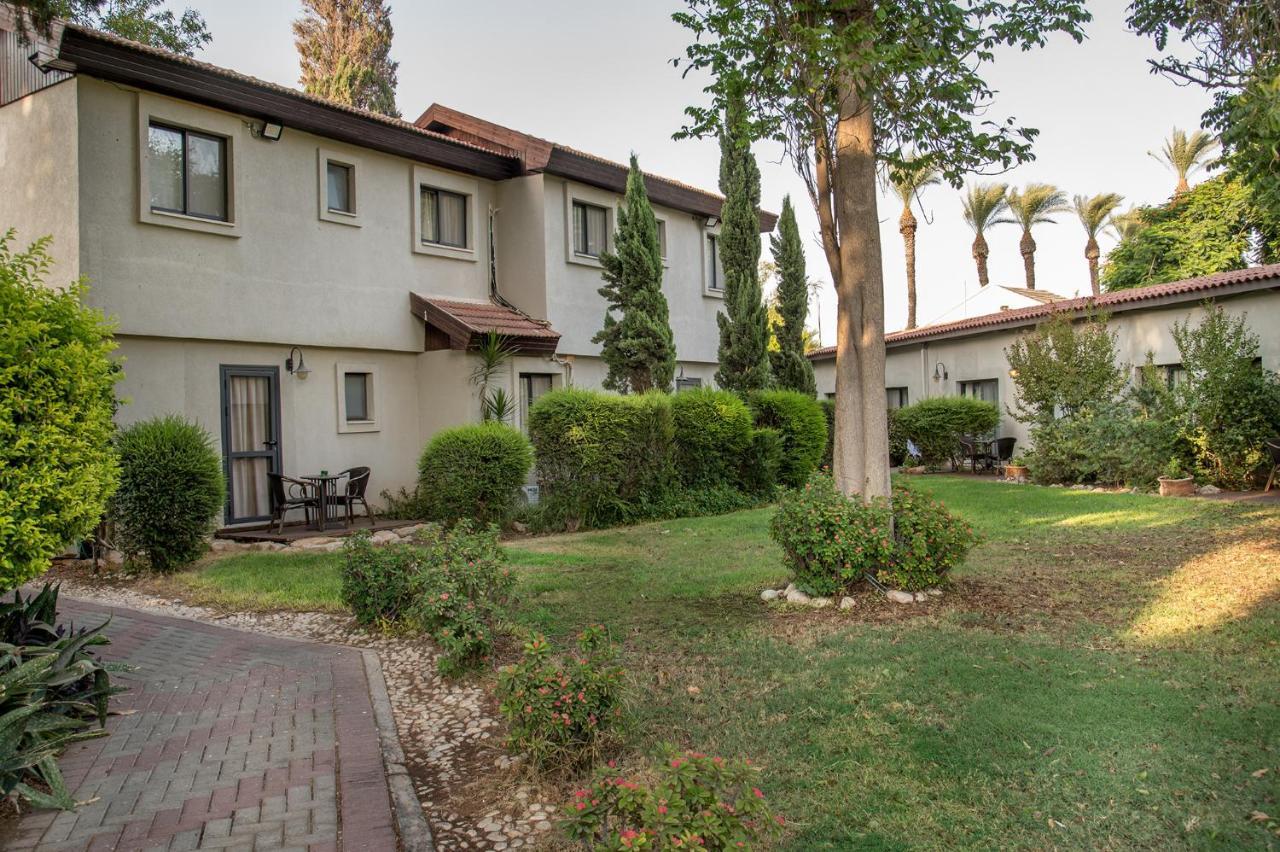 Degania Bet Kibbutz Country Lodging คินเนเร็ต ภายนอก รูปภาพ