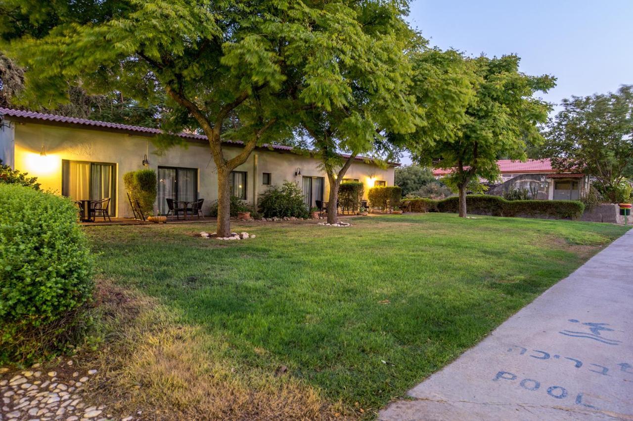 Degania Bet Kibbutz Country Lodging คินเนเร็ต ภายนอก รูปภาพ
