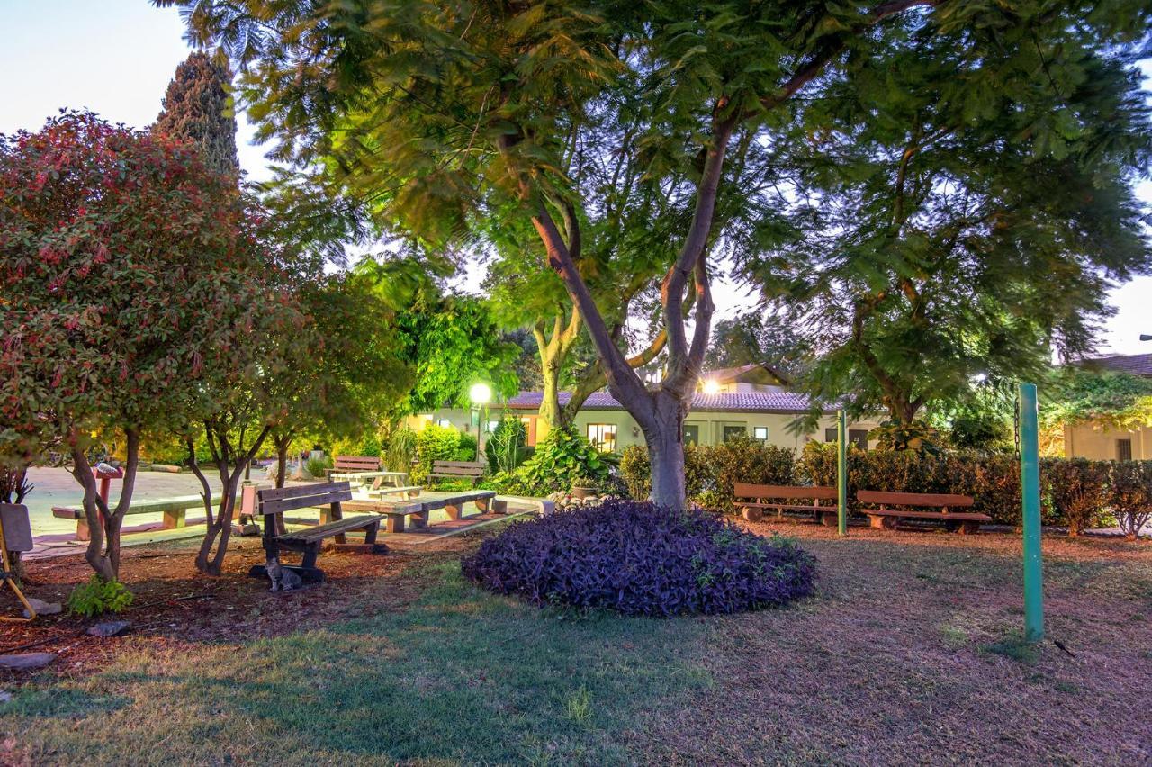 Degania Bet Kibbutz Country Lodging Hotel คินเนเร็ต ภายนอก รูปภาพ