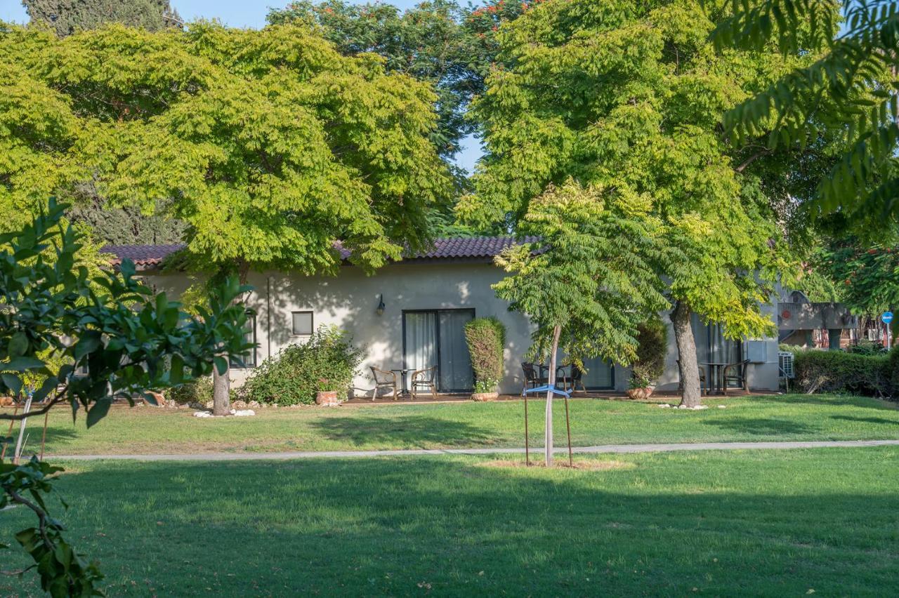 Degania Bet Kibbutz Country Lodging คินเนเร็ต ภายนอก รูปภาพ