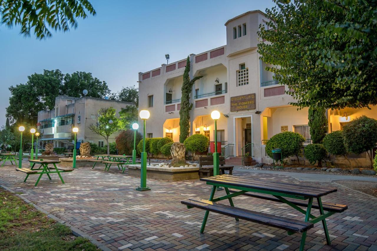 Degania Bet Kibbutz Country Lodging Hotel คินเนเร็ต ภายนอก รูปภาพ