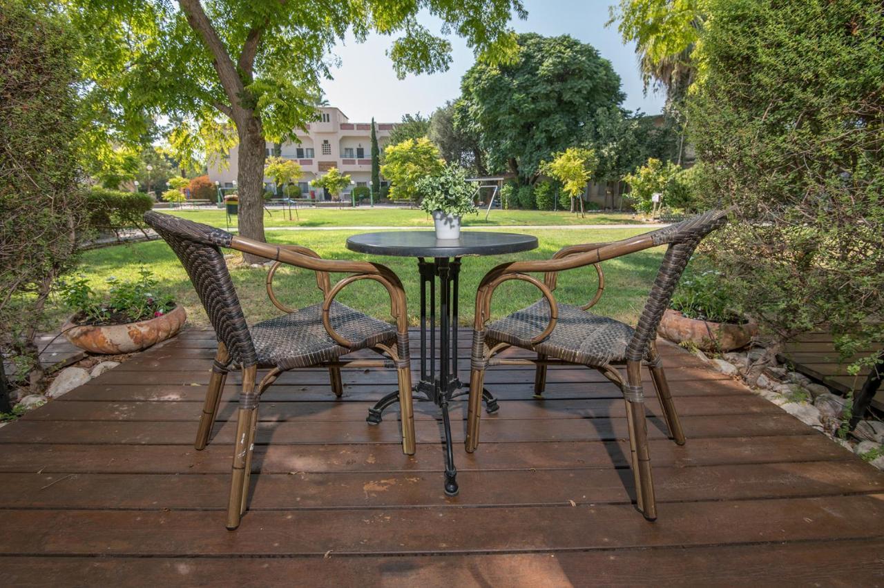 Degania Bet Kibbutz Country Lodging คินเนเร็ต ภายนอก รูปภาพ
