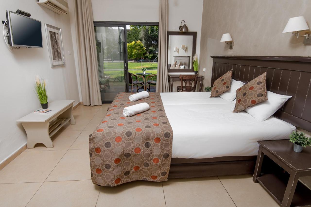 Degania Bet Kibbutz Country Lodging คินเนเร็ต ภายนอก รูปภาพ